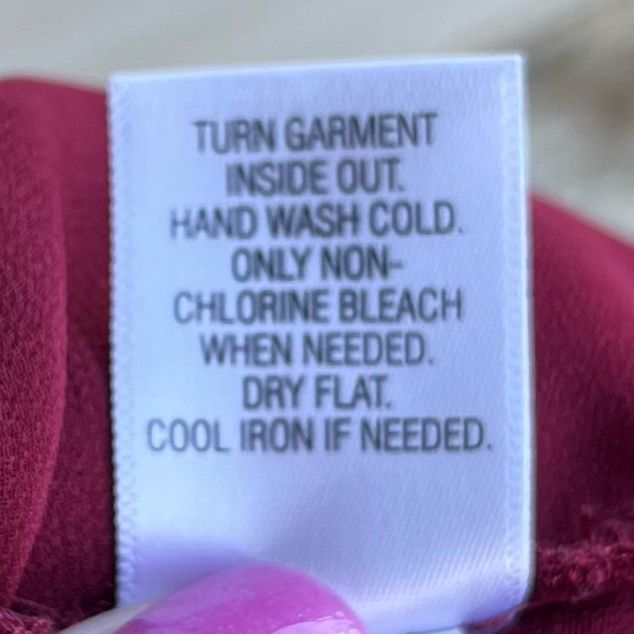 •Dana Buchman• Burgundy Tiered Long Sleeve Blouse - Size Medium - Picture 7 of 8